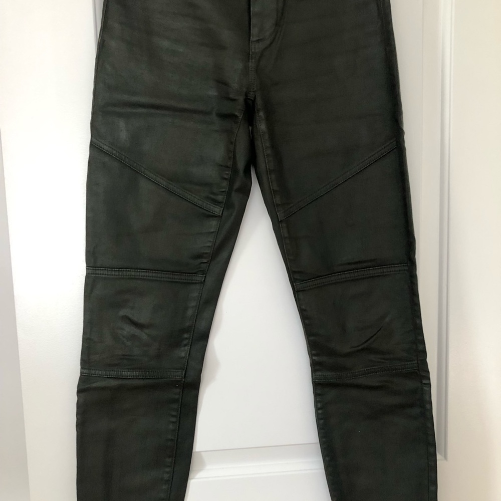 Coated jeans dark green